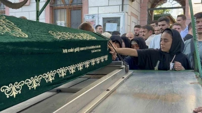 Eyüpsultan’da öldürülen 20 yaşındaki genç son yolculuğuna uğurlandı
