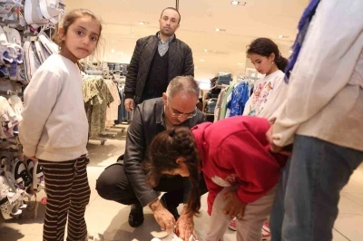 Eyy&uuml;biye&rsquo;de yetim &ccedil;ocuklar bayramlık heyecanı yaşadı

