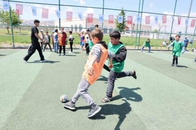 Eyy&uuml;biyeli &ccedil;ocuklar 23 Nisan Futbol Turnuvasında buluştu