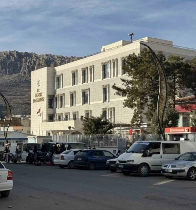 Ezan sesi mahalleliye ulaşmayınca belediye binasına hoparl&ouml;r konuldu
