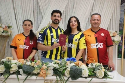 Ezeli rekabet nikah salonunda dostluğa d&ouml;n&uuml;şt&uuml;

