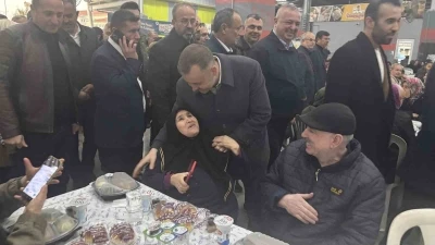 Ezine&rsquo;de 10 bin kişi iftar sofrasında buluştu
