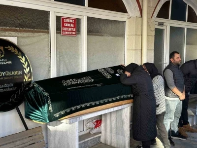Fabrika yangınında ağır yaralanmıştı: Hastanede hayatını kaybeden Yıldız, son yolculuğuna uğurlandı
