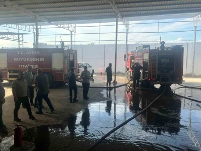 Fabrikada &ccedil;ıkan yangın s&ouml;nd&uuml;r&uuml;ld&uuml;
