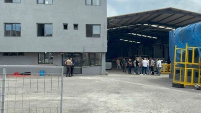 Fabrikada kanlı hesaplaşma: 1 kişi &ouml;ld&uuml;, 1 kişi yaralandı
