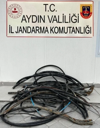 Fabrikadan bakır kablo &ccedil;aldılar, yakalandılar
