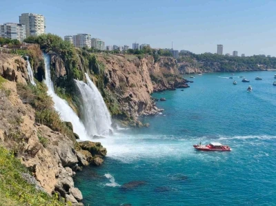 Falezlerden düşen kadın için dalgıçlar su altında arama çalışması yaptı
