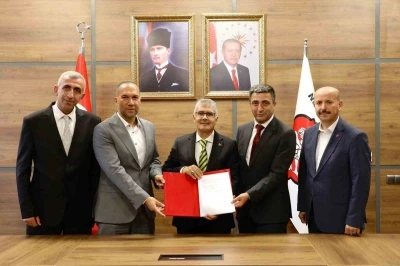 Farklı meslek gruplarına yapay zeka eğitimi protokolü imzalandı
