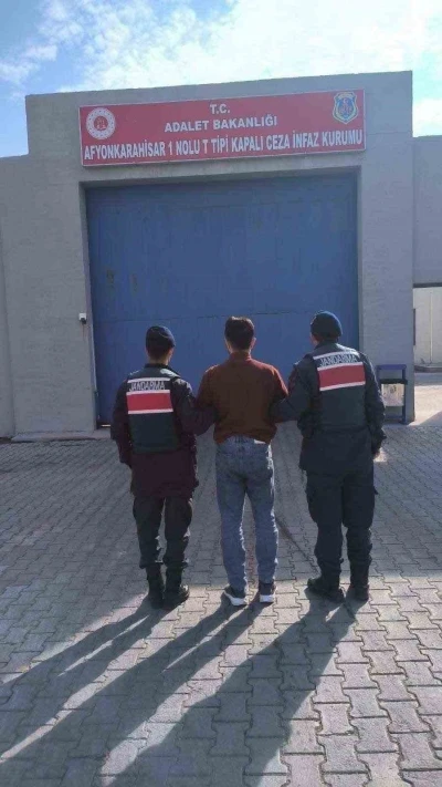 Farklı su&ccedil;lardan 21 yıl hapis cezasıyla aranan şahıs yakalandı
