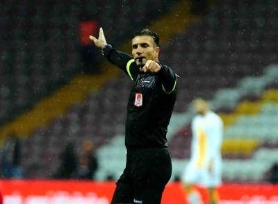 Fatih Karag&uuml;mr&uuml;k - Fenerbah&ccedil;e ma&ccedil;ının VAR&rsquo;ı &Ouml;zg&uuml;r Yankaya oldu
