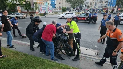 Fatih&rsquo;te 3 motosiklet birbirine girdi: 1&rsquo;i ağır 5 yaralı
