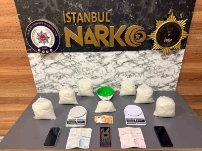Fatih&rsquo;te d&uuml;zenlenen operasyonda 6 kilo 550 gram uyuşturucu madde ele ge&ccedil;irildi, 2 g&ouml;zaltı
