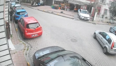 Fatih&rsquo;te kapka&ccedil;&ccedil;ı, kadının elindeki telefonu &ccedil;aldı
