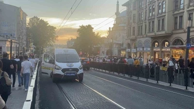 Fatih&rsquo;te tramvayın altında kalarak &ouml;len &ccedil;ocuğun cenazesi adli tıbba kaldırıldı
