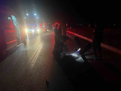 Feci kaza: &Ouml;nce tır &ccedil;arptı, sonra otomobil ezdi
