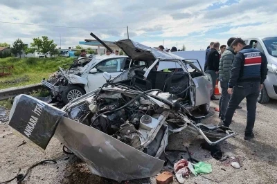 Feci kazada hayatını kaybeden &ccedil;ift ve 10 yaşındaki kızları toprağa verildi
