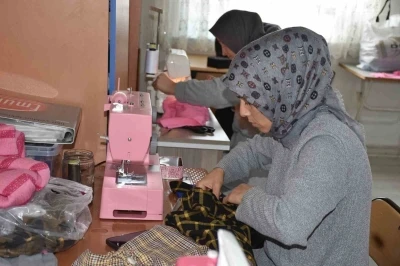 Fedakar annelerin hayatlarına dokunan kurs: Hem &ouml;ğreniyorlar hem sosyalleşiyorlar
