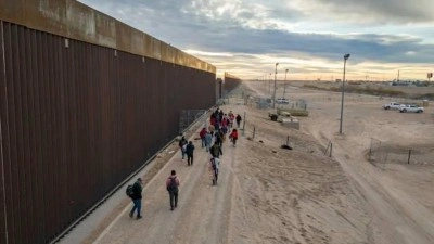 Federal yargı&ccedil; aksi y&ouml;nde karar vermişti...Trump, y&uuml;zlerce  g&ouml;&ccedil;meni sınır dışı etti!