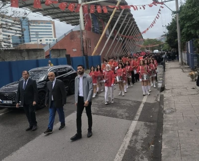 Fener Anadolu Lisesi&rsquo;nden 19 Mayıs y&uuml;r&uuml;y&uuml;ş&uuml;
