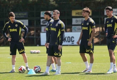 Fenerbah&ccedil;e, Başakşehir ma&ccedil;ı hazırlıklarını s&uuml;rd&uuml;rd&uuml;

