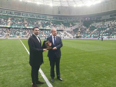 Fenerbah&ccedil;e, Bursaspor ve Fatih Tekke&rsquo;ye fair play &ouml;d&uuml;lleri takdim edildi
