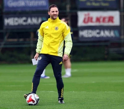Fenerbah&ccedil;e&rsquo;de Beşiktaş derbisinin &ccedil;alışmaları s&uuml;rd&uuml;
