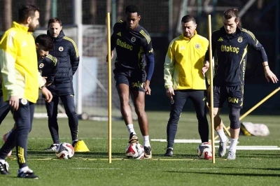 Fenerbah&ccedil;e&rsquo;de Ey&uuml;pspor mesaisi devam etti
