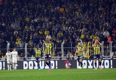 Fenerbah&ccedil;e, derbiye puan kaybıyla gidiyor

