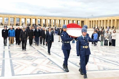 Fenerbah&ccedil;e Divan Kurulu, kul&uuml;b&uuml;n kuruluşunun 119. yılında Anıtkabir&rsquo;i ziyaret etti
