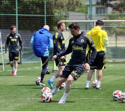 Fenerbah&ccedil;e, Ey&uuml;pspor ma&ccedil;ı hazırlıklarına devam etti
