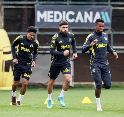 Fenerbah&ccedil;e, Ey&uuml;pspor ma&ccedil;ı hazırlıklarını s&uuml;rd&uuml;r&uuml;yor
