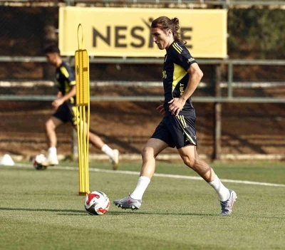 Fenerbahçe, Feyenoord maçı hazırlıklarına ara vermeden başladı

