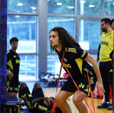 Fenerbah&ccedil;e, g&uuml;n&uuml; &ccedil;ift antrenmanla tamamladı
