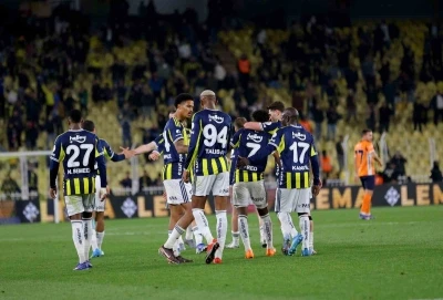 Fenerbah&ccedil;e, Kadık&ouml;y&rsquo;de Başakşehir&rsquo;e karşı galibiyet serisini s&uuml;rd&uuml;rd&uuml;

