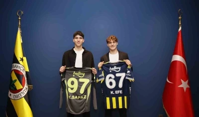 Fenerbah&ccedil;e, Kamil Efe &Uuml;regen ve Kuzey Sapaz ile profesyonel s&ouml;zleşme imzaladı
