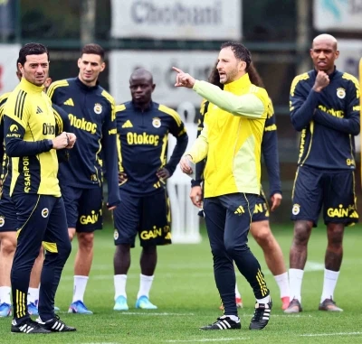 Fenerbah&ccedil;e, Kayserispor ma&ccedil;ı hazırlıklarını s&uuml;rd&uuml;rd&uuml;
