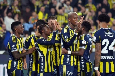 Fenerbahçe, liderle arasında puan farkını 1’e indirdi
