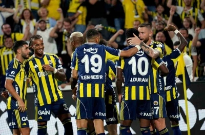 Fenerbahçe, ligdeki ilk galibiyetini aldı
