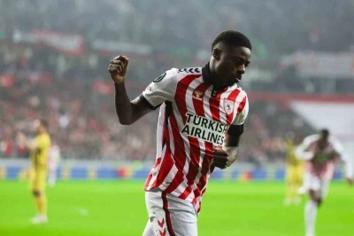 Fenerbah&ccedil;e, Musaba&rsquo;nın lisansını &ccedil;ıkardı
