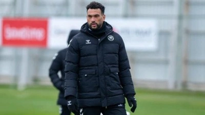 Fenerbah&ccedil;e'nin eski yıldızı İlhan Palut'un yardımcısı oldu