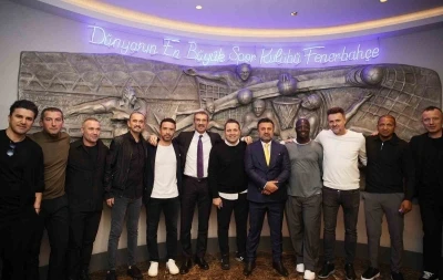 Fenerbahçe’nin eski yıldızları derbi öncesi bir araya geldi
