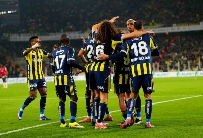 Fenerbah&ccedil;e&rsquo;nin namağlup &uuml;nvanını 21. haftada da s&uuml;rd&uuml;rd&uuml;
