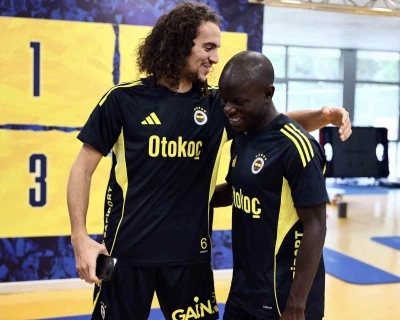 Fenerbah&ccedil;e&rsquo;nin yeni transferi N&rsquo;Golo Kante, tesisleri gezdi ve ilk antrenmanını yaptı

