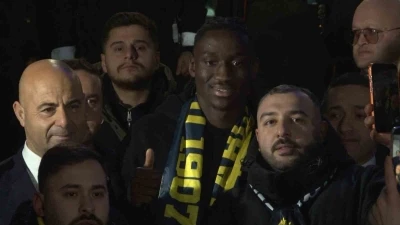 Fenerbah&ccedil;e&rsquo;nin yeni transferi Sidiki Cherif, İstanbul&rsquo;da
