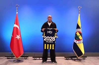 Fenerbah&ccedil;e, Talisca&rsquo;nın s&ouml;zleşmesini 2 yıl uzattı
