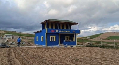 Fenerbah&ccedil;e taraftarı, hayalini kurduğu evi yaptı
