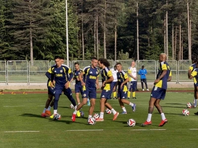 Fenerbah&ccedil;e, Topuk Yaylası&rsquo;ndaki ilk antrenmanını yaptı
