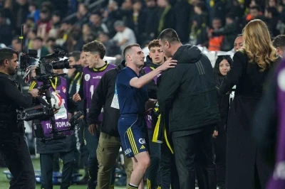 Fenerbah&ccedil;eli futbolculardan derbi galibiyeti coşkusu
