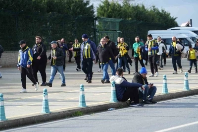 Fenerbah&ccedil;eli taraftarlar S&uuml;per Kupa finali i&ccedil;in stada geldi

