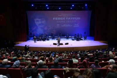 Ferdi Tayfur Denizli&rsquo;de şarkılarıyla anıldı
